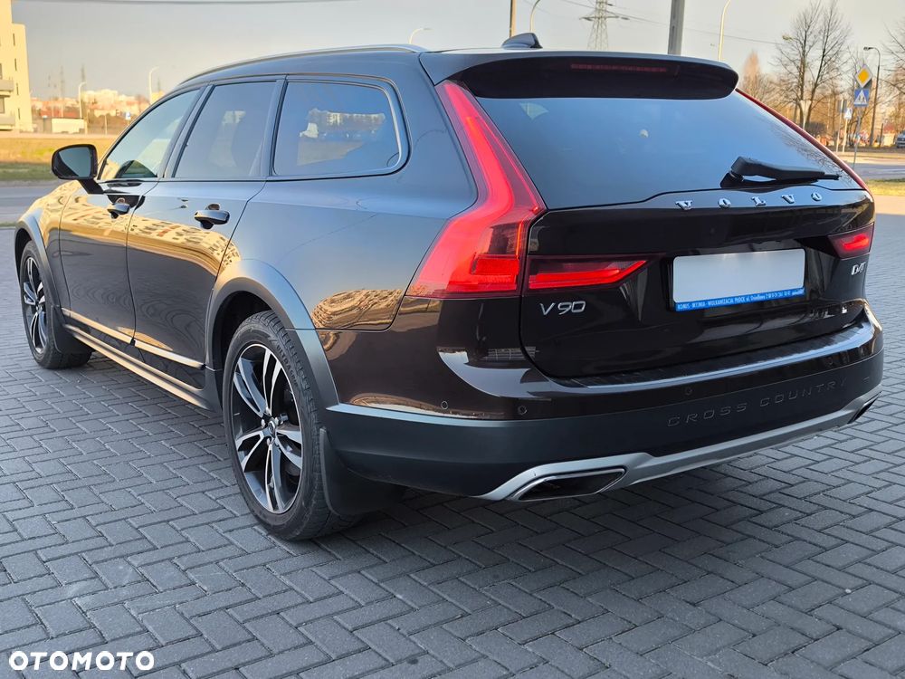 Volvo V90 Cross Country - 14