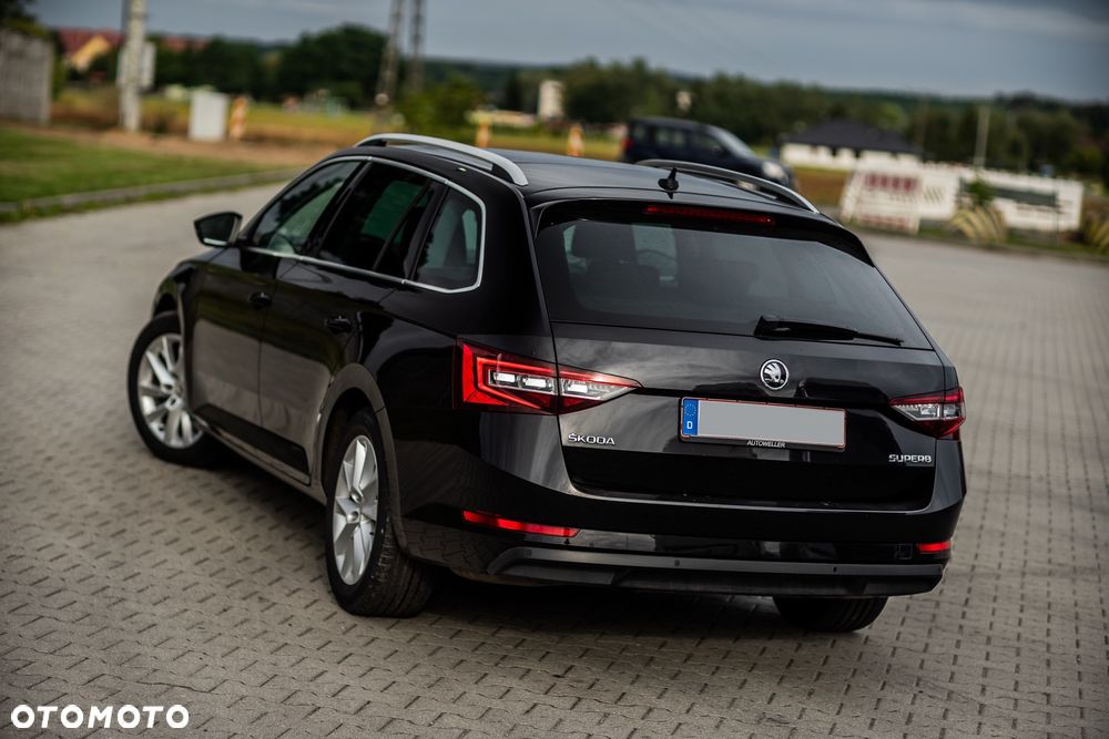 Skoda Superb 2.0 TDI Premium Edition - 13