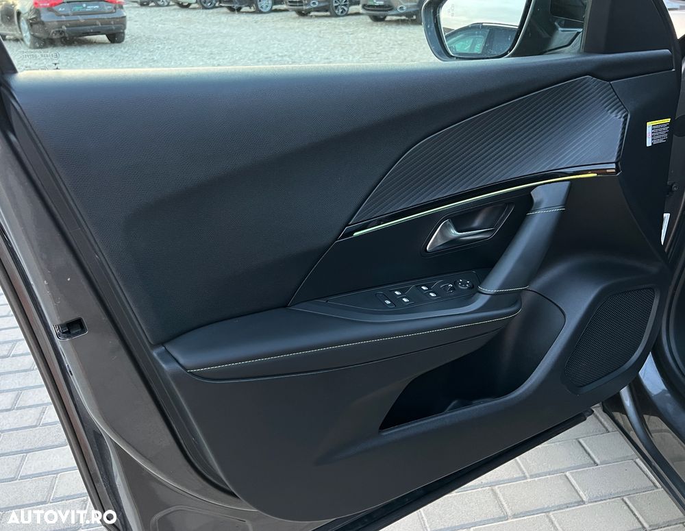 Peugeot 2008 PureTech 130 EAT8 GT Exclusive - 28