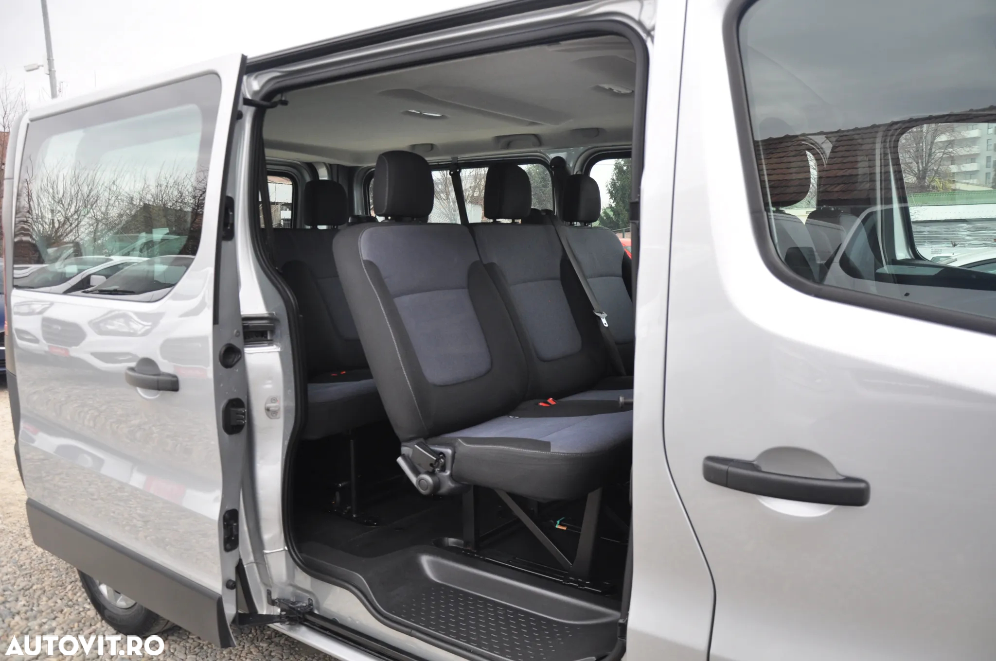 Opel Opel Vivaro L2H1 9 Locuri - 12