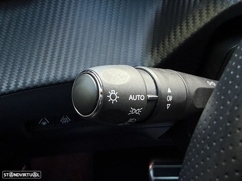 Peugeot e-208 GT - 18