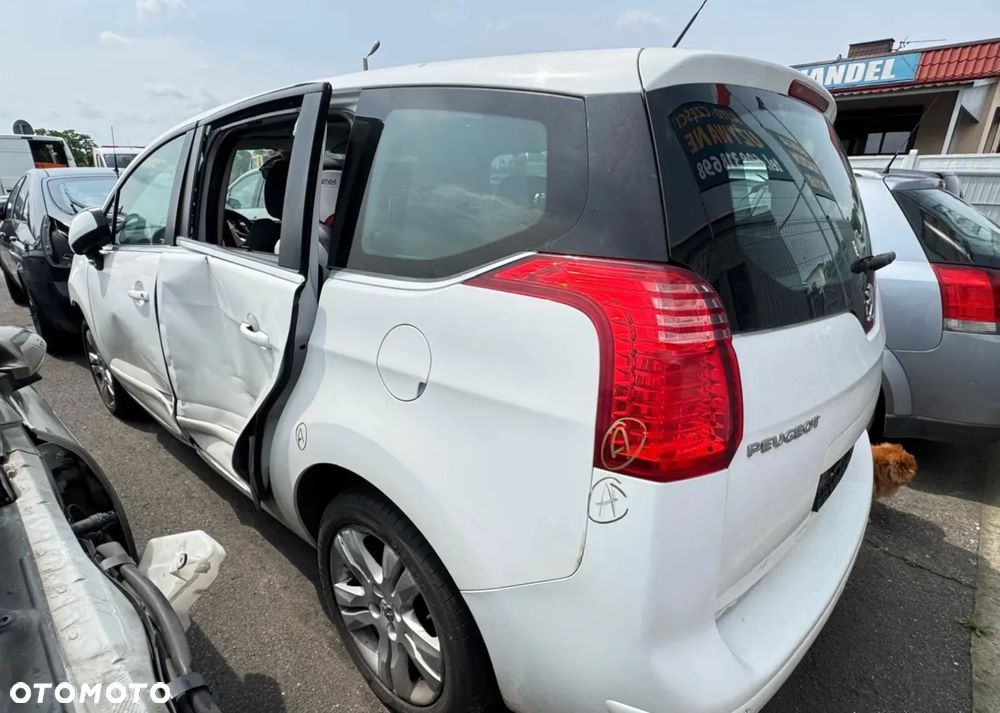 Silnik Peugeot 5008 2012 poj. 1.6 EHDI kod silnika 9HR - 6