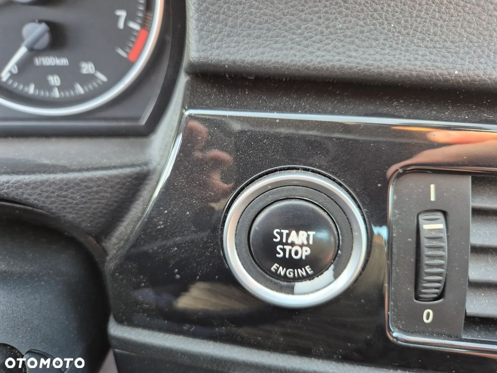 BMW Seria 3 325i Edition Sport - 38