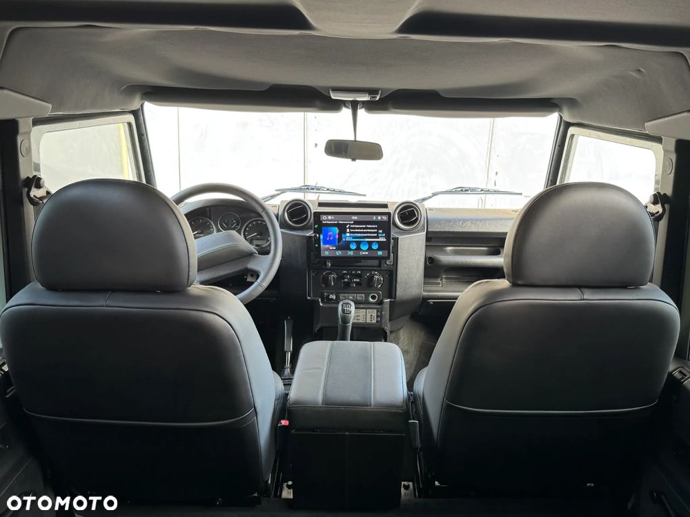Land Rover Defender 110 2.2 TD4 SE Utility - 22