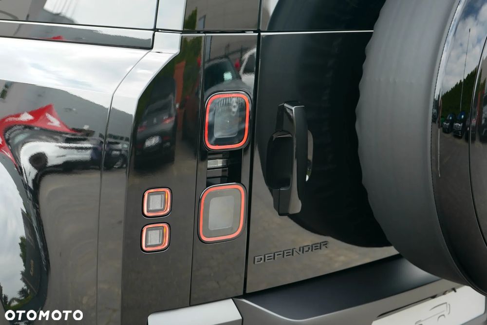 Land Rover Defender 3.0 D250 mHEV X-Dynamic SE - 9