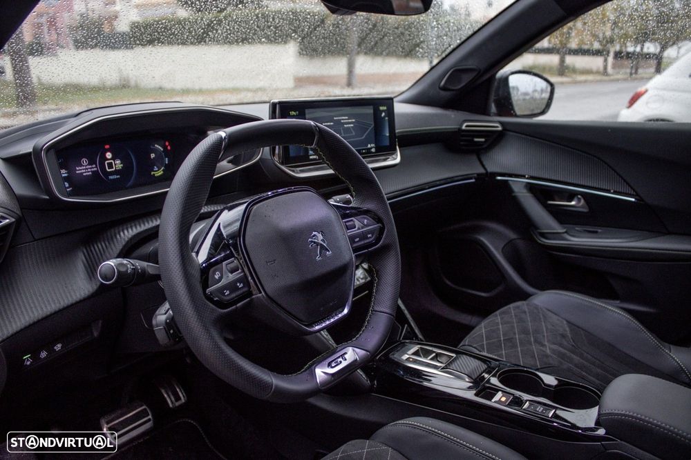 Peugeot e-2008 50 kWh GT - 16