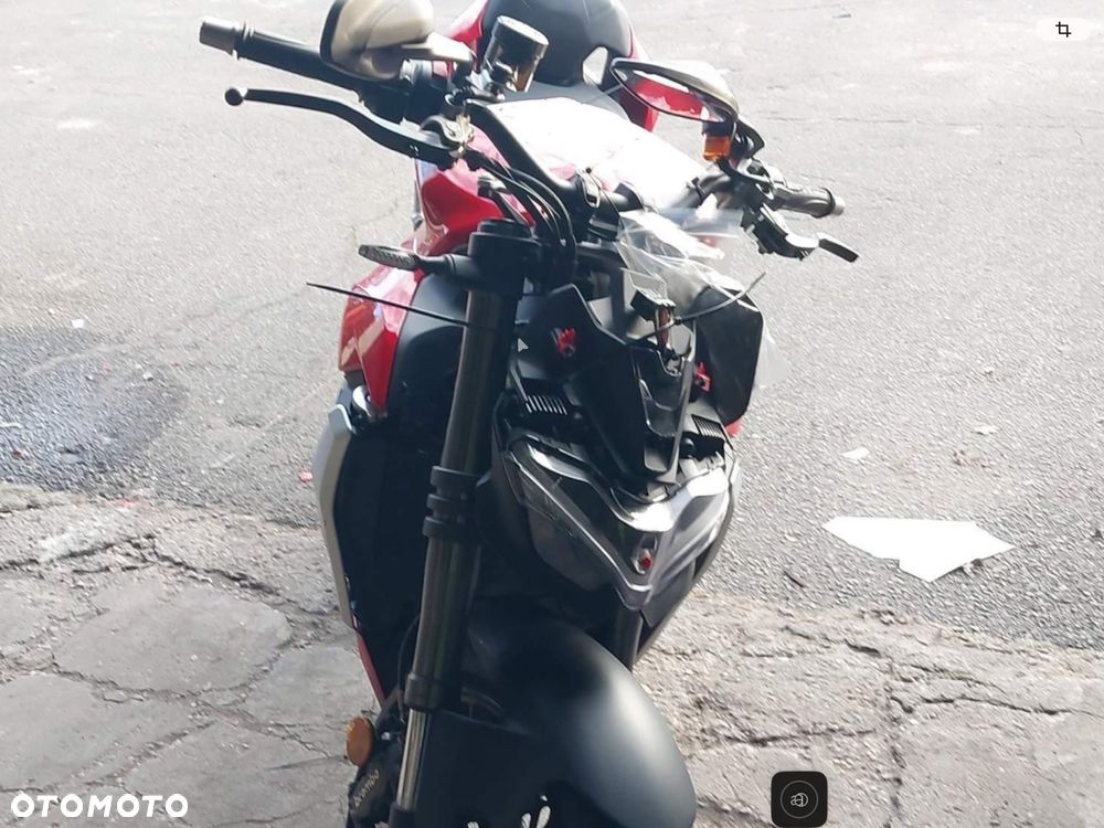 Ducati Streetfighter V2 - 11