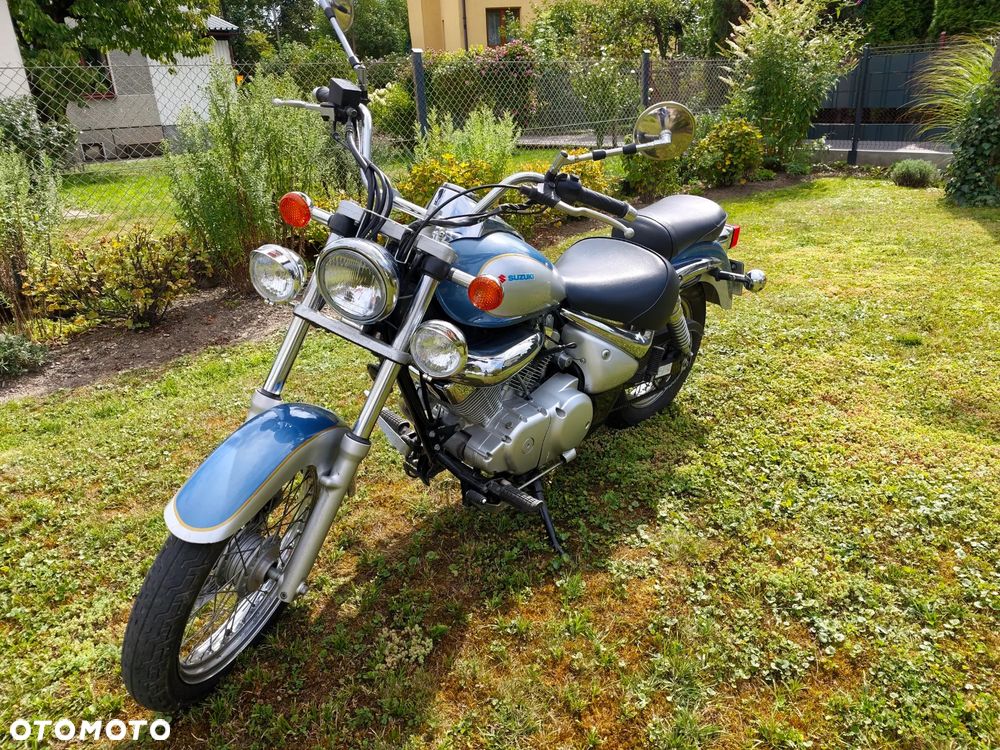 Suzuki Intruder - 1