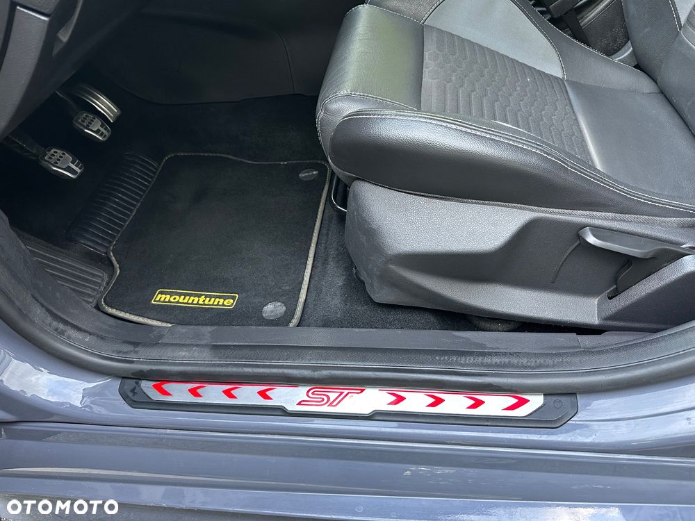 Ford Focus 2.0 TDCi ST mit Leder-Sport-Paket - 9