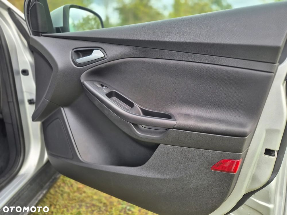 Ford Focus 1.6 Trend - 16
