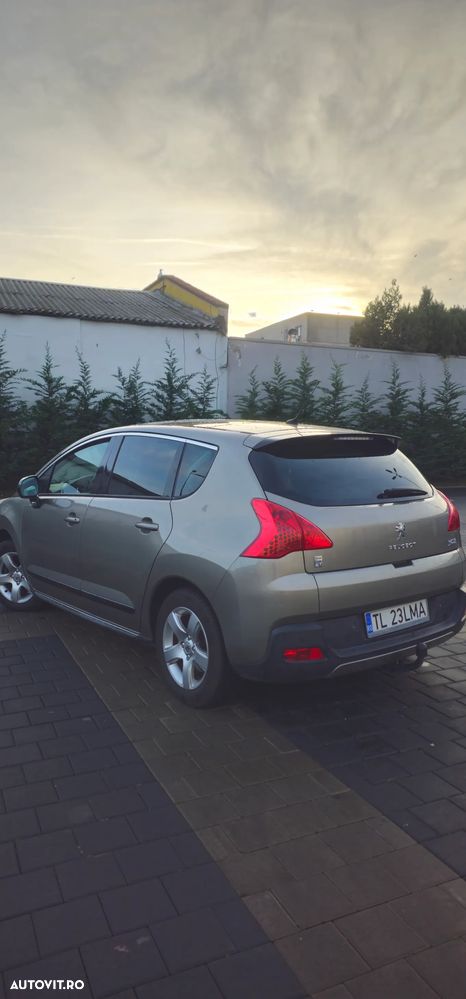 Peugeot 3008 Hybrid4 - 4