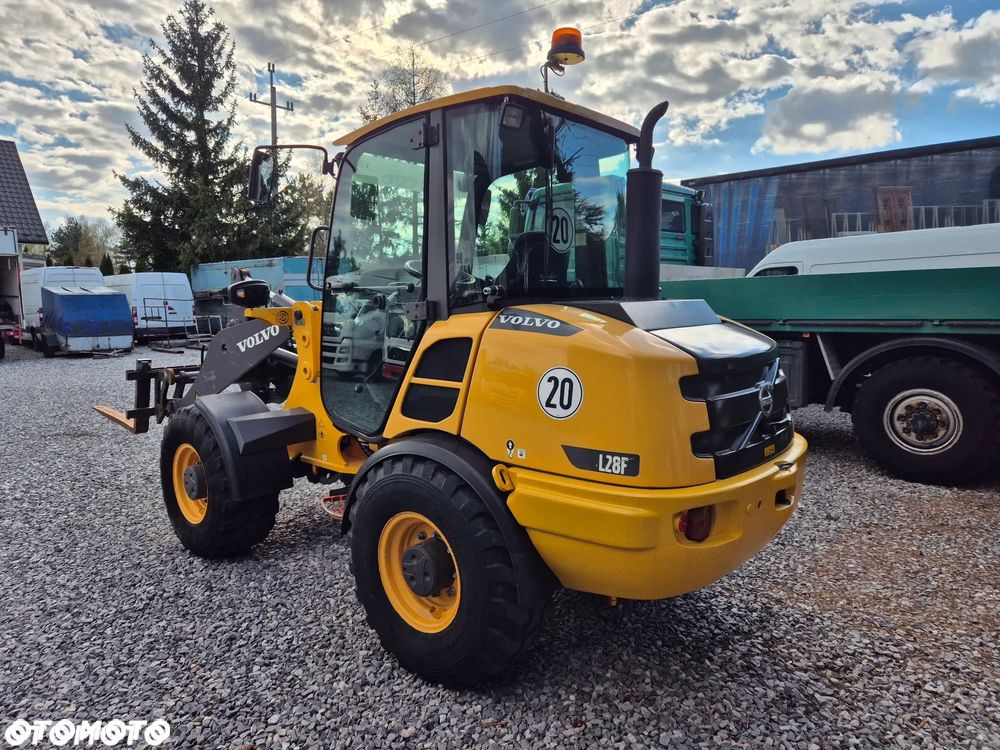 Volvo L28F Ładowarka Łyżka Widły 4x4 2019 rok - 6