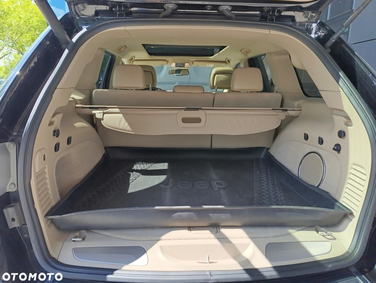 Jeep Grand Cherokee - 23