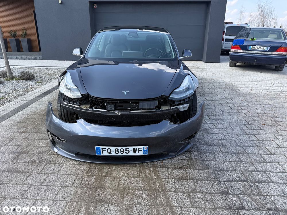 Tesla Model 3 - 12