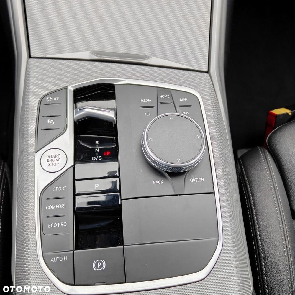 BMW Seria 3 320d xDrive mHEV - 18