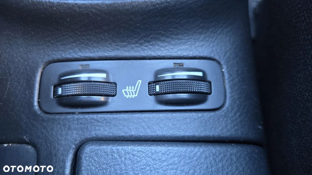 Toyota Avensis 2.0 D-4D Sol - 11