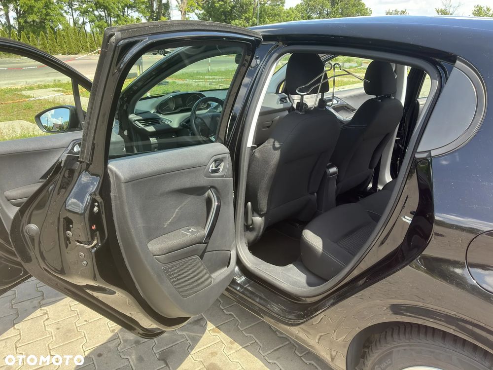 Peugeot 208 1.2 PureTech Active - 12