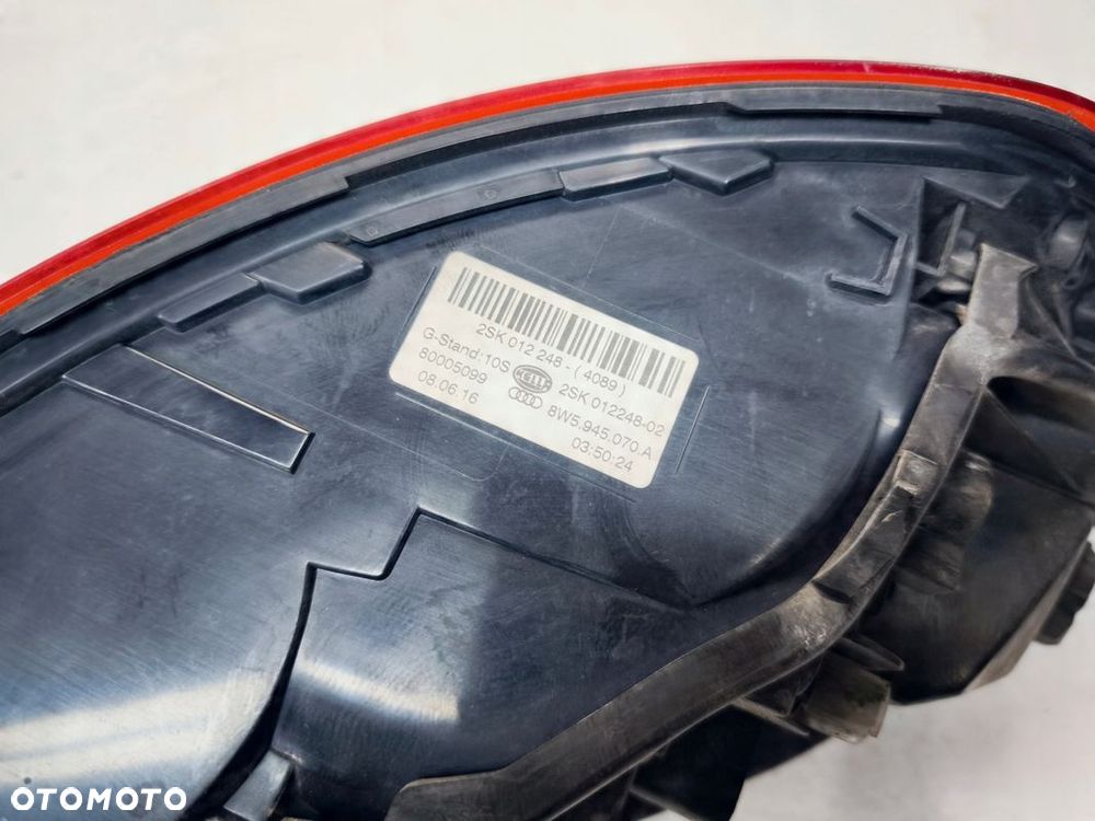 LAMPA PRAWY TYŁ W BŁOTNIK AUDI A4 B9 SEDAN 8W5945070A ZWYKŁA - 11