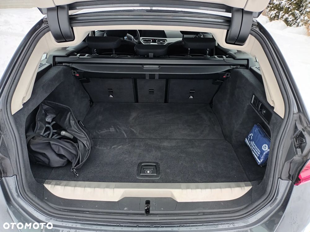 BMW Seria 3 330e xDrive - 13