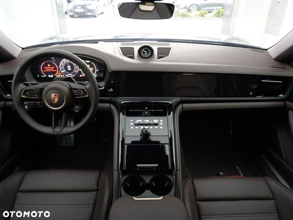 Porsche Panamera 4 - 35