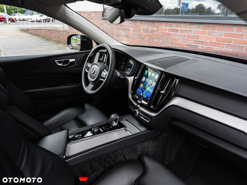 Volvo XC 60 B4 B Plus Dark - 25