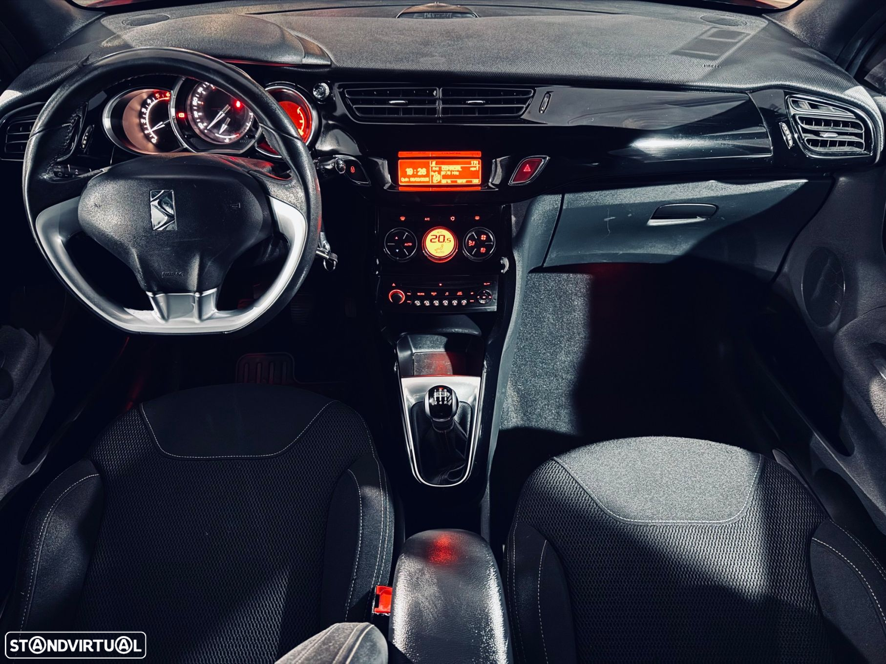 Citroën DS3 1.6 HDi Airdream So Chic - 9