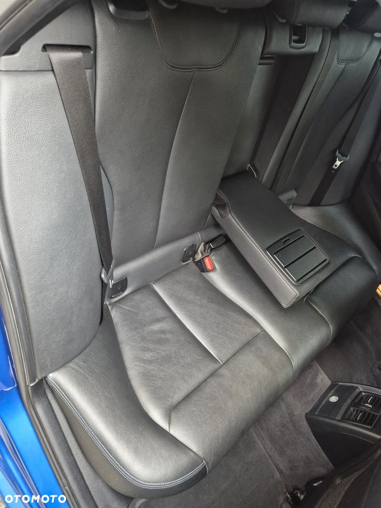 BMW Seria 3 320d xDrive M Sport - 10