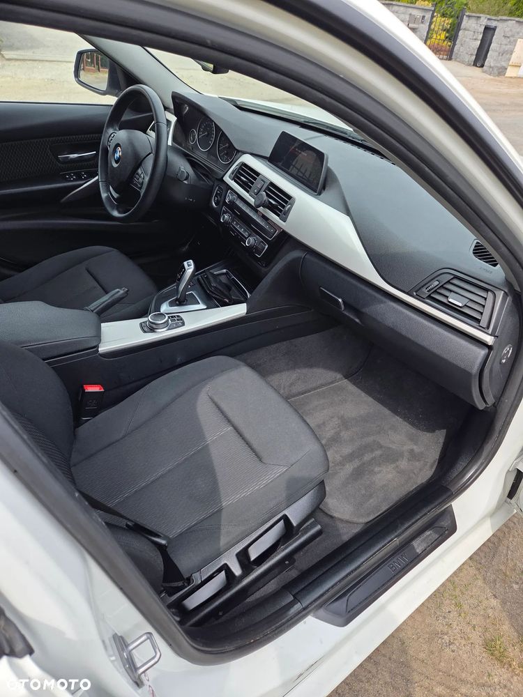 BMW Seria 3 320i GPF xDrive Advantage - 11