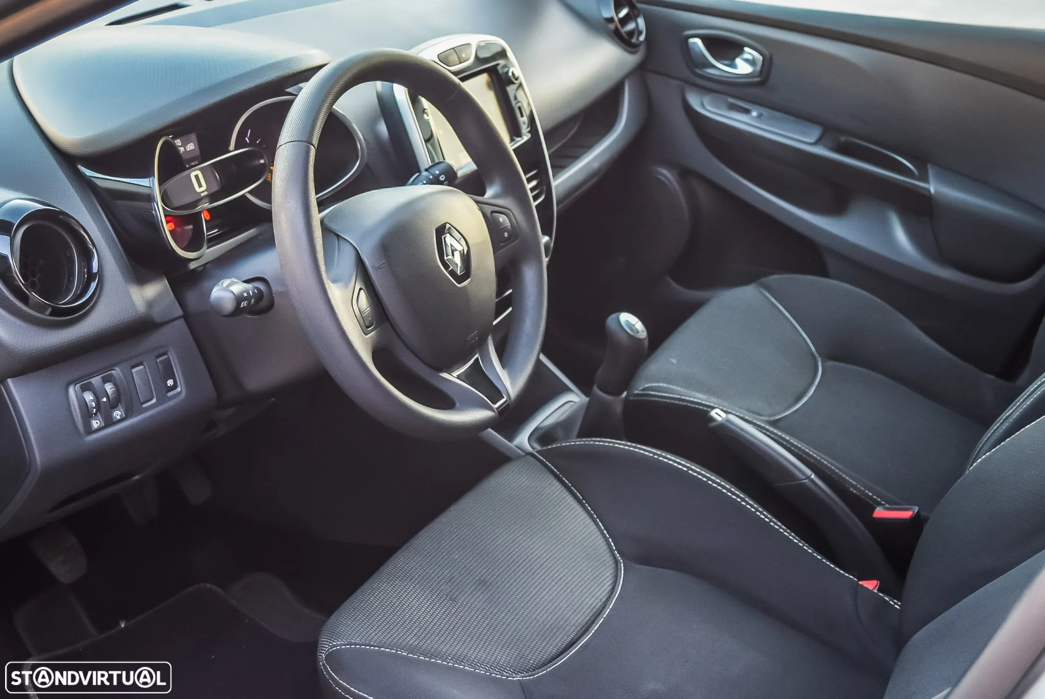 Renault Clio 0.9 TCE Dynamique S - 8