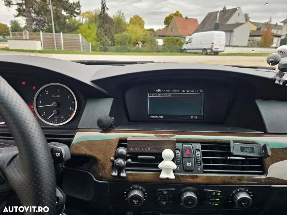 BMW Seria 5 525d Touring - 2