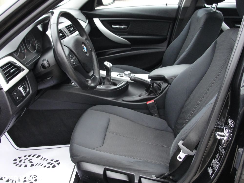 BMW Seria 3 318d DPF Edition Lifestyle - 13