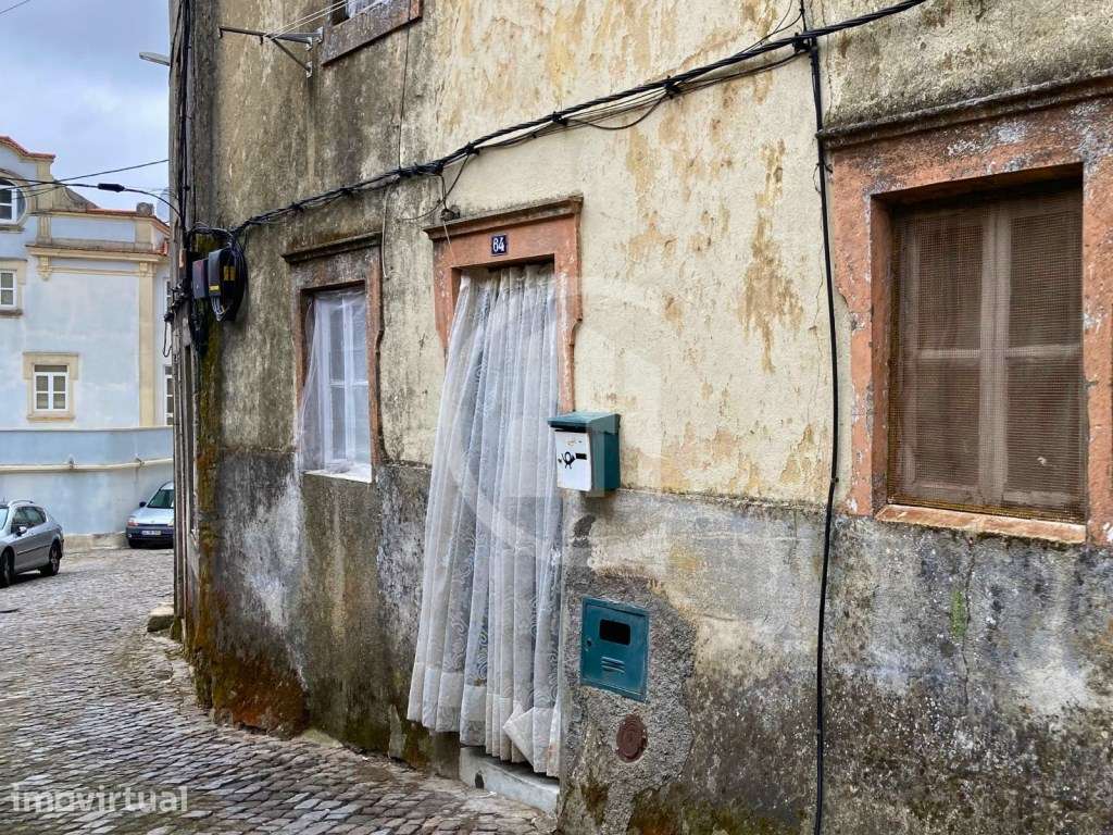 Moradia de 3 pisos com 2 entradas Independentes em Gouveia - Ideal ... - Grande imagem: 2/10