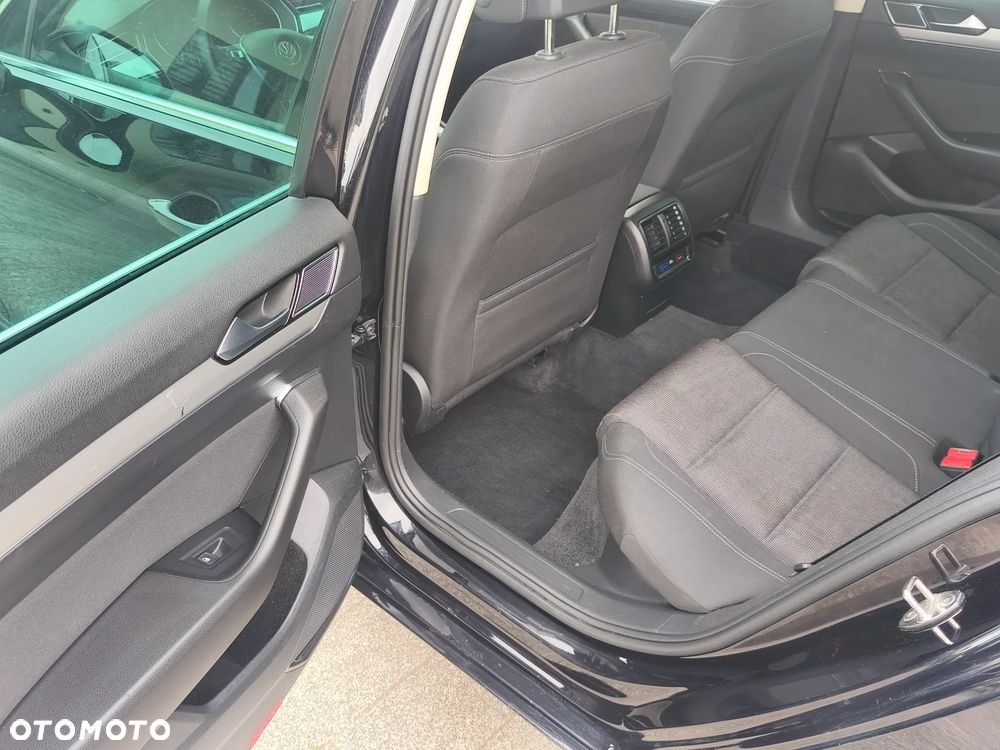 Volkswagen Passat Variant 2.0 TDI (BlueMotion Technology) Highline - 12