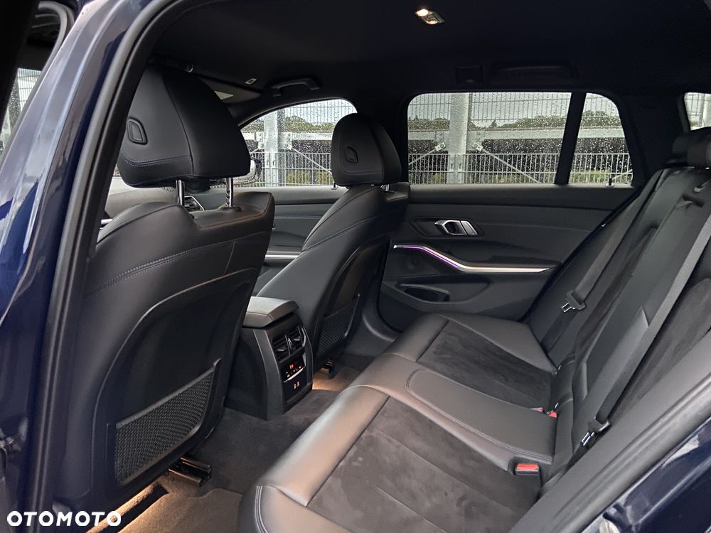 BMW Seria 3 330e M Sport - 22