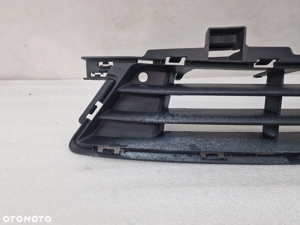 OPEL ZAFIRA C LIFT 15- KRATKA ŚRODKOWA ZDERZAKA PRZEDNIEGO PRZÓD , NR 39079784 , NR AUKCJI KR508 - 2