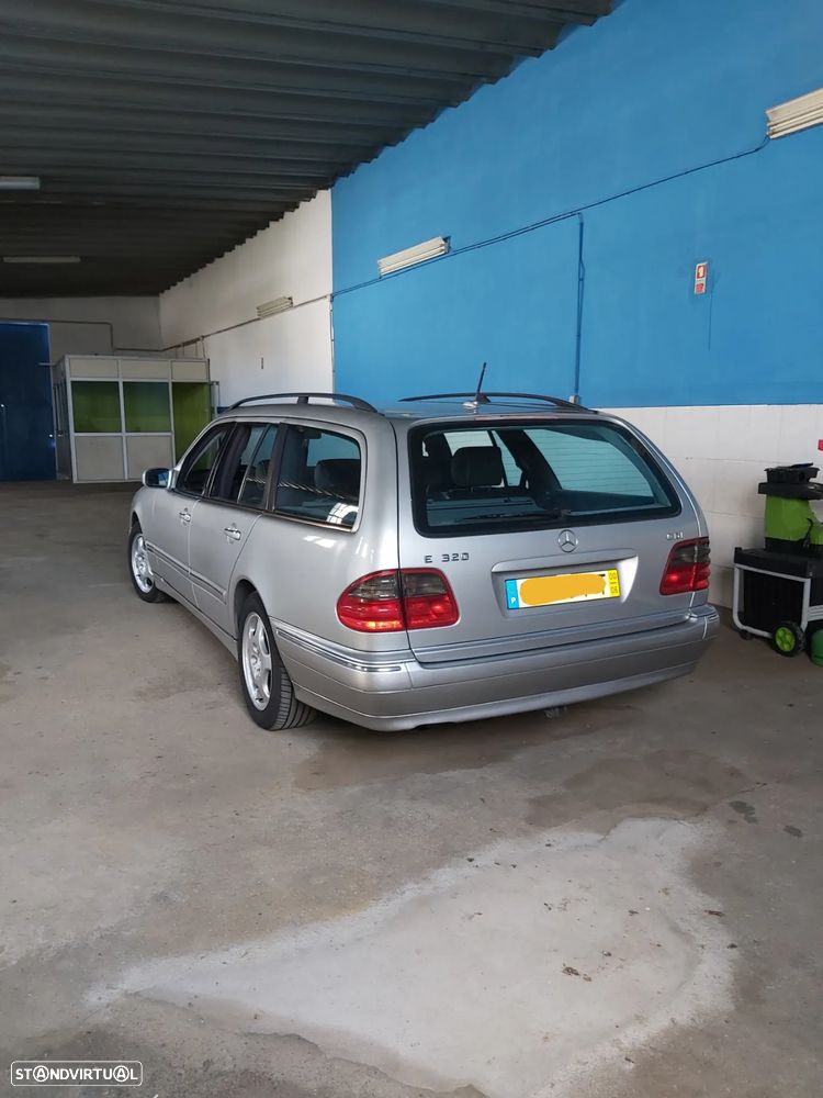 Mercedes-Benz 320 - 2