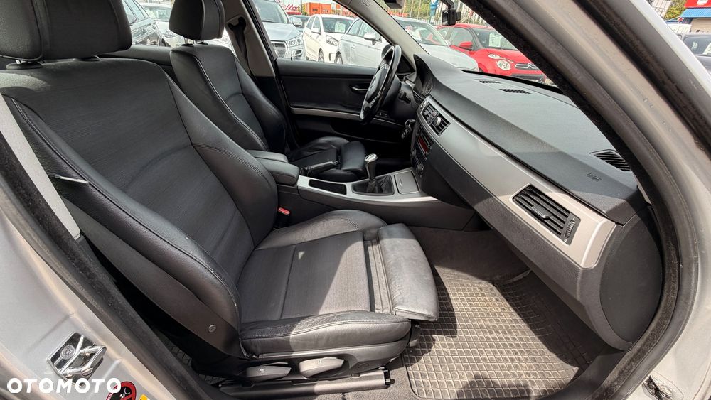 BMW Seria 3 320i - 6