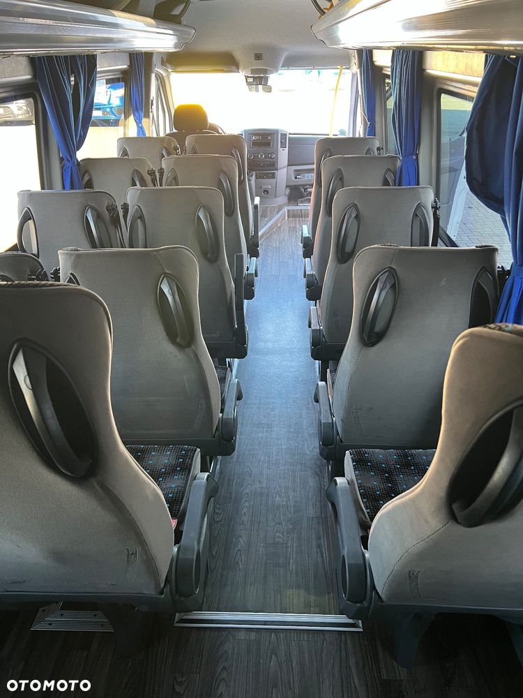 Mercedes-Benz 519 - 10