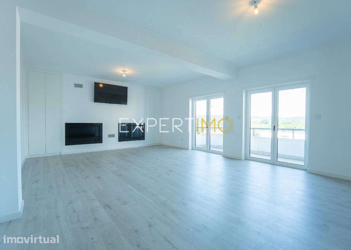 Apartamento T3+1 Totalmente Remodelado