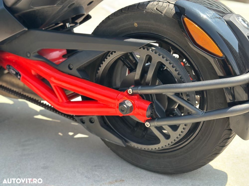 Can-Am Spyder - 24