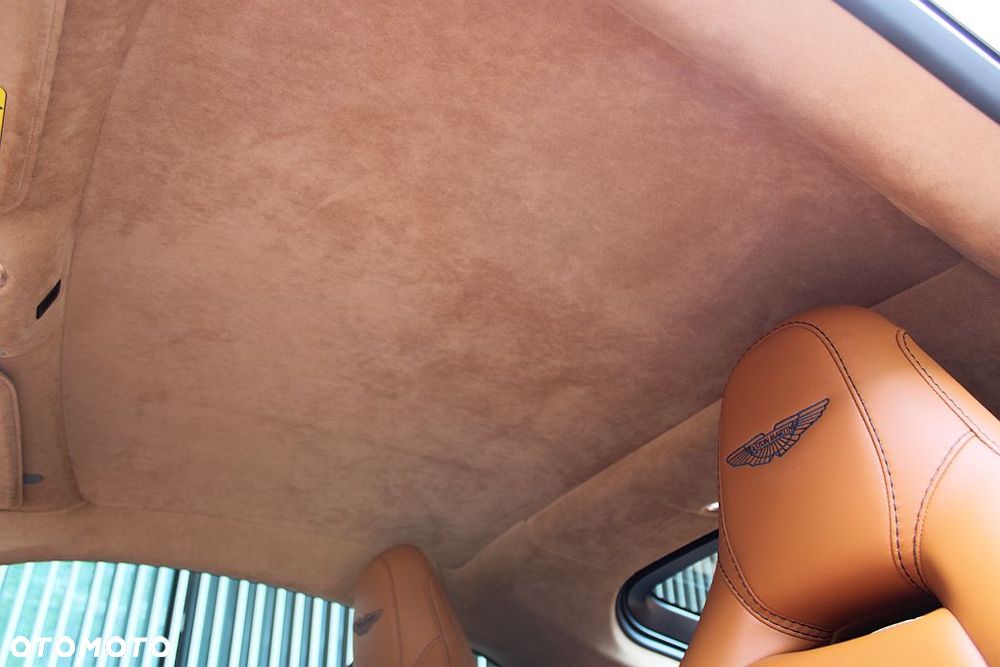 Aston Martin Vantage - 33