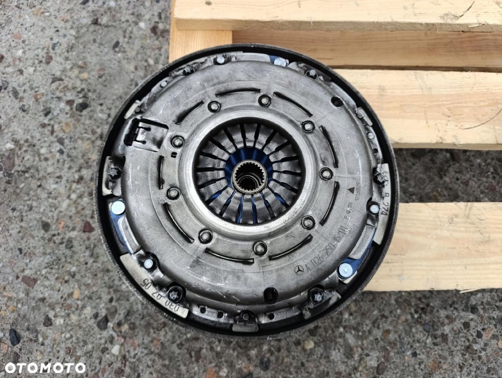 MERCEDES W205 SPRZĘGŁO KOŁO DWUMASOWE 2.0 CGI A0262501501 - 1