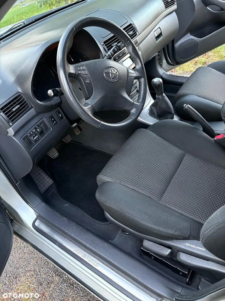Toyota Avensis - 9