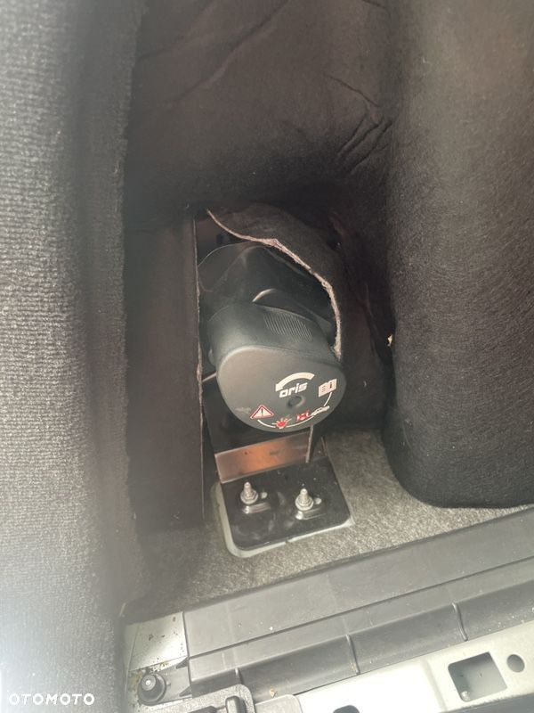 Mercedes-Benz Klasa E 200 T CDI DPF BlueEFFICIENCY Automatik Avantgarde - 28