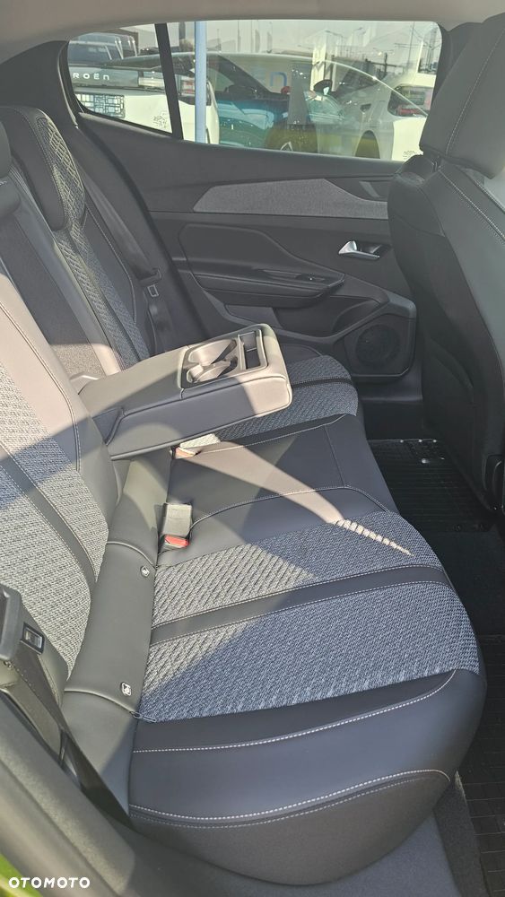 Peugeot 408 1.2 PureTech mHEV Business S&S e-DCS6 - 8