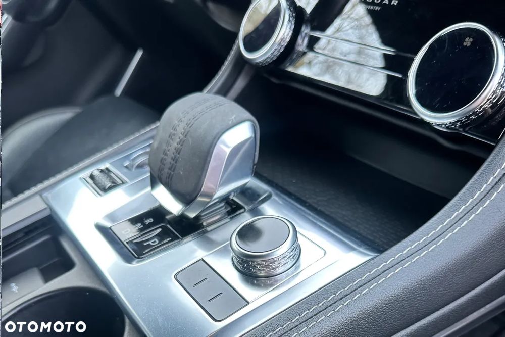 Jaguar F-Pace D200 AWD R-Dynamic S - 28