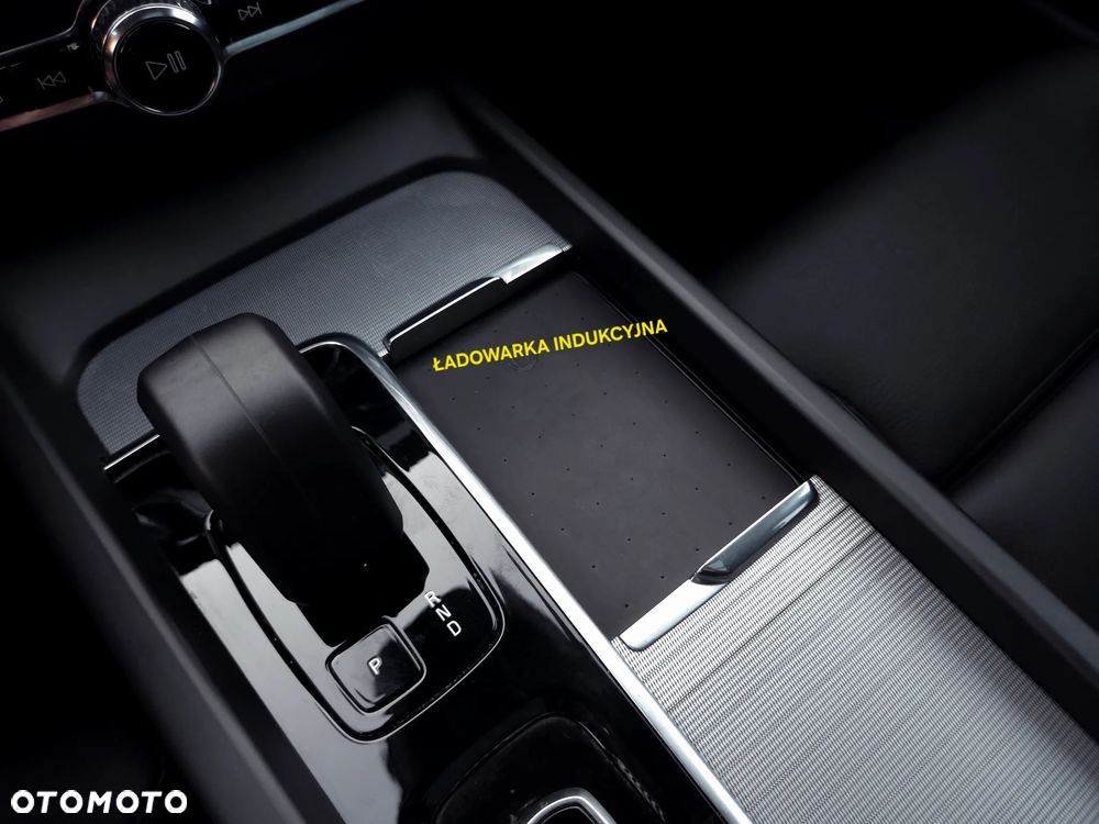 Volvo XC 60 B4 D AWD Plus Dark - 17