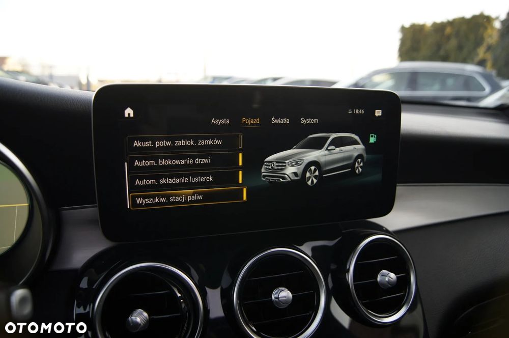 Mercedes-Benz GLC 300 e 4Matic 9G-TRONIC AMG Line - 23