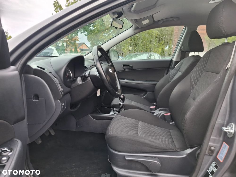 Hyundai i30 1.6 CRDi Comfort - 24