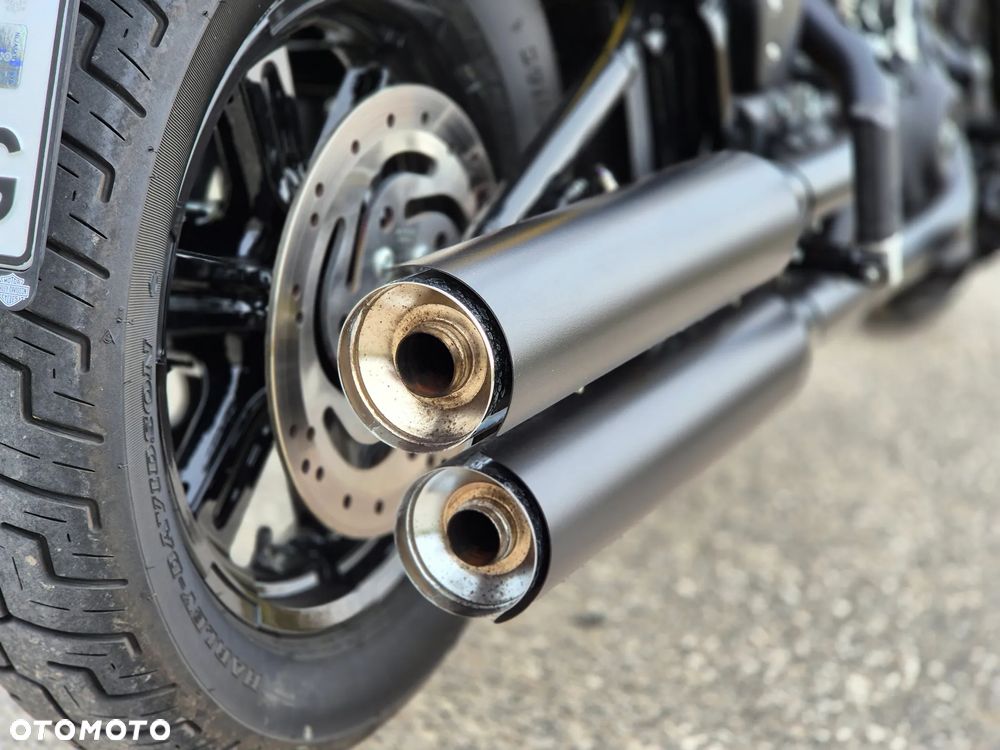 Harley-Davidson Softail Street Bob - 16